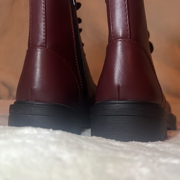 Soda Women's Combat Lace Up Faux Leather Ankle Boots Maroon Sz 7 1/2 - Picture 5 of 7